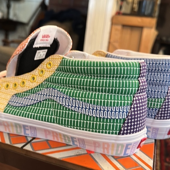 #55❤️ Brand  new with tags vans SK8 mid pride sneakers - Picture 2 of 6